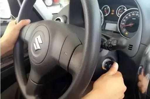 <b>汽车师傅说，手动车可以松离合再给油，可以让车平顺起步更省油</b>