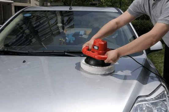 汽车多久“打蜡”一次？为什么有些车越打蜡车漆越惨淡？