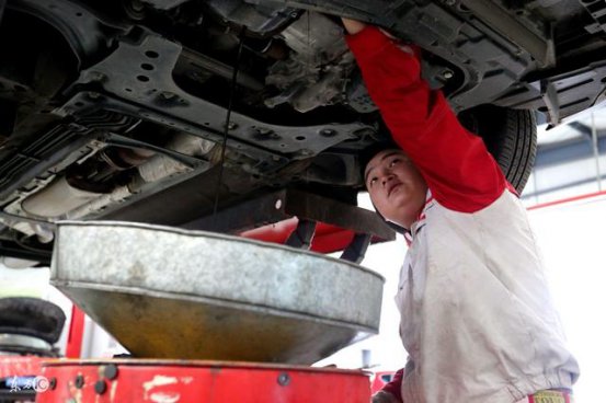 还在傻傻的5000公里换一次机油？其实你错了！