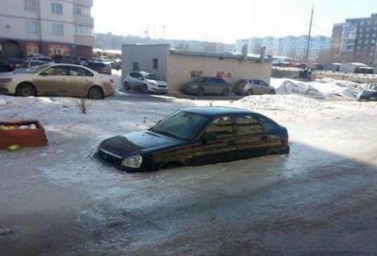 车主将车停在外面一宿，第2天车就变成这样？保险公司却不予赔偿