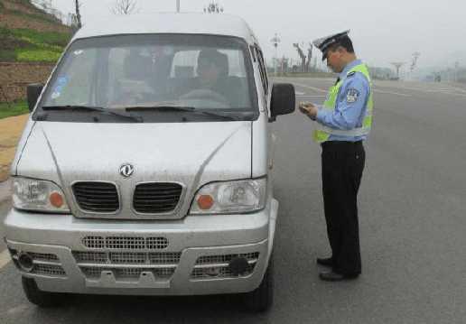 面包车作用就是拉货，但为什么拉货要也被罚款，几乎一抓一个准！