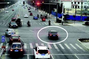 交叉路口为什么容易违章？看完你就懂了