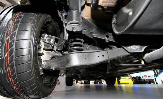 心疼！伤底盘的四种行为，网友：减速带托底难受！