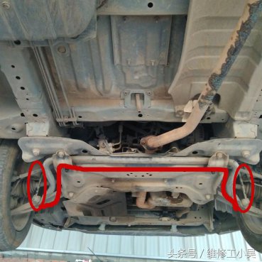 汽车底盘的咕咚咕咚响是怎么回事？师傅只换了两个胶套就不响了！