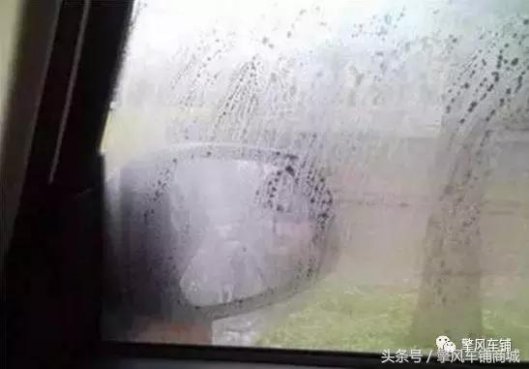 下雨天汽车前挡风玻璃容易起雾怎么办？哪种方法快、有效？