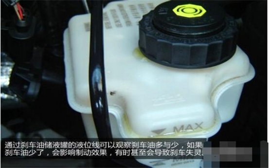 <b>刹车油多久换？怎样自己检查刹车油？车主换完感叹：真清澈透亮</b>
