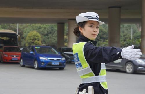 老公在高速过站拿卡时也被扣2分罚款200元，大家评评理该不该认？