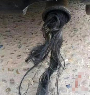 车主的爱车排气管内产出大量“头发”, 爬鬼？结果让很多人惊讶！