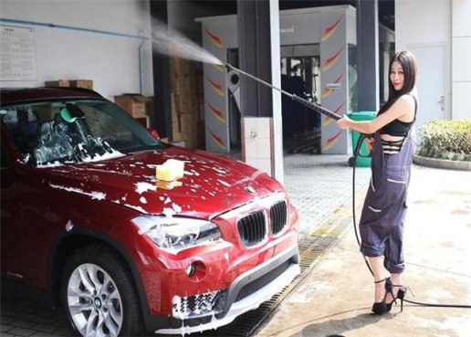 五年洗车工透露，洗车时这几个地方，你不要求根本不给你洗