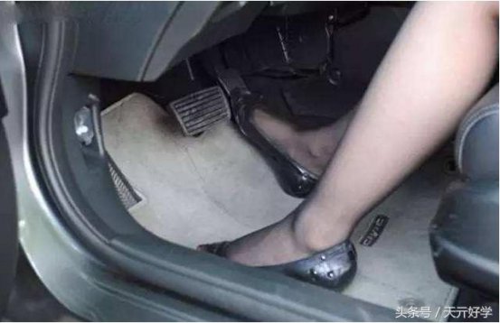 油门也被卡住怎么办？这些处理方法能保命！不得不看