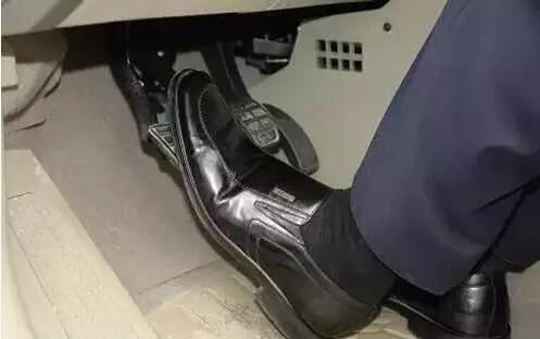 <b>几种坏习惯等于“毁车”，你有吗？</b>