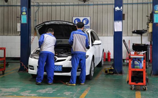 仪表盘上的这些灯如果亮了	赶紧停车检查