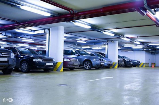 地下车库停车要注意这几点，不然很危险