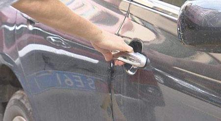 停车锁门以后，你还会拉一下门把手吗？