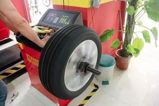 方向盘严重抖动，动平衡也治不好？原来是这么回事