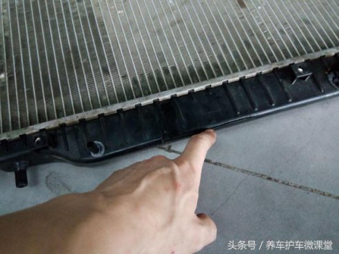 水温飙升、水箱爆裂，终车子抛锚！