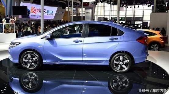 面对8090后，掀背造型 比卡罗拉好看，比朗逸便宜3万