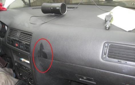 车里总是有水流出来，修理工拆开一看无语