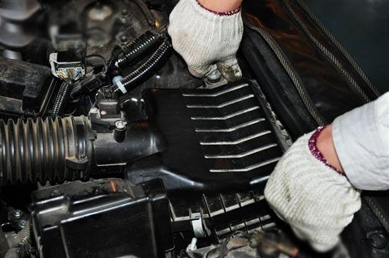 汽车保养秘笈机油和滤芯的更换，这些很容易也被忽略