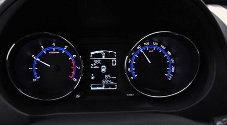 对于汽车转速达到2000转就换挡的问题