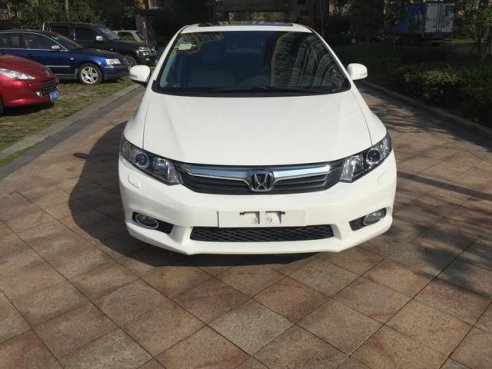 白色新车多久打一次腊车身才不会变黄？