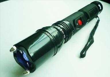 私家车应该放什么物品防身，如果放电棒在车上防身会也被没收处理吗