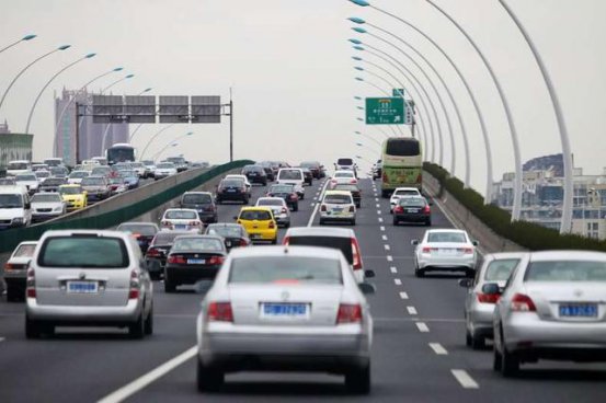 新交规让多少司机傻眼，三证不带后果严重