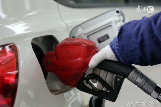 汽车刚做完保养就拉缸	4S店称存在“暴力驾驶”