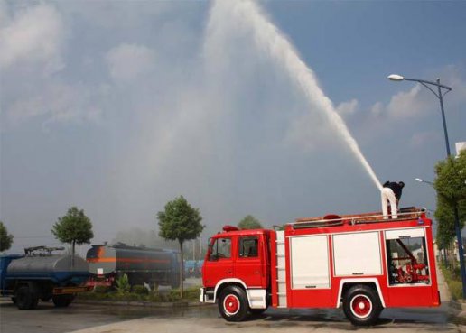 遇到这种情况，遇到红灯也要闯，不然会也被扣3分罚款200