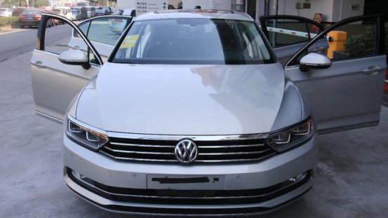 <b>落地价24万，94年女司机，迈腾380TSI购车感受</b>