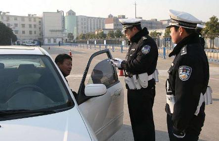 车上有这个，扣3分、罚款两百？你的车内有吗？