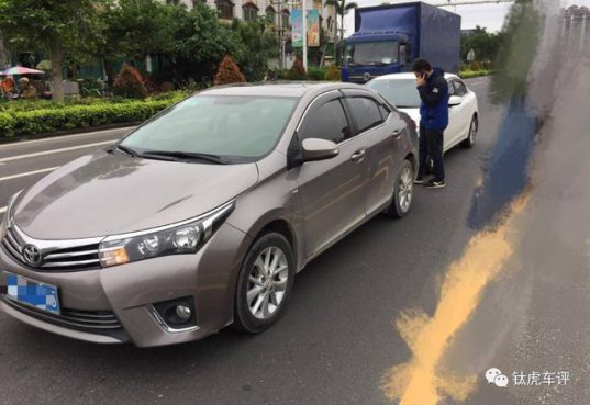 汽车真实追尾事故还原：虽伤不明显，私了会亏死