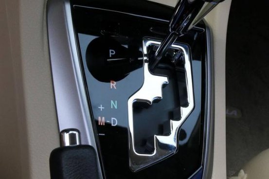 新司机参考 自动挡起步停车顺序、方法和注意事项