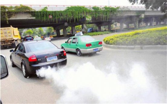 <b>冬天汽车尾气冒白烟怎么办？</b>