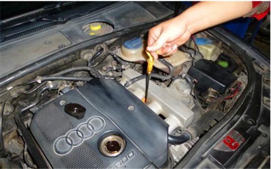 <b>教你判断机油是否需要更换的两种小技巧</b>