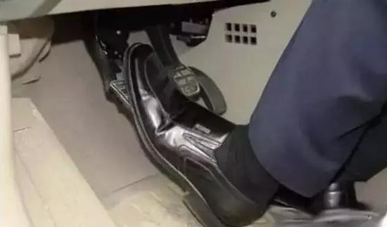 日常开车需要避免哪些坏习惯