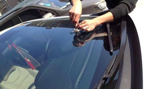 上海换汽车挡风玻璃要注意什么，哪个牌子好